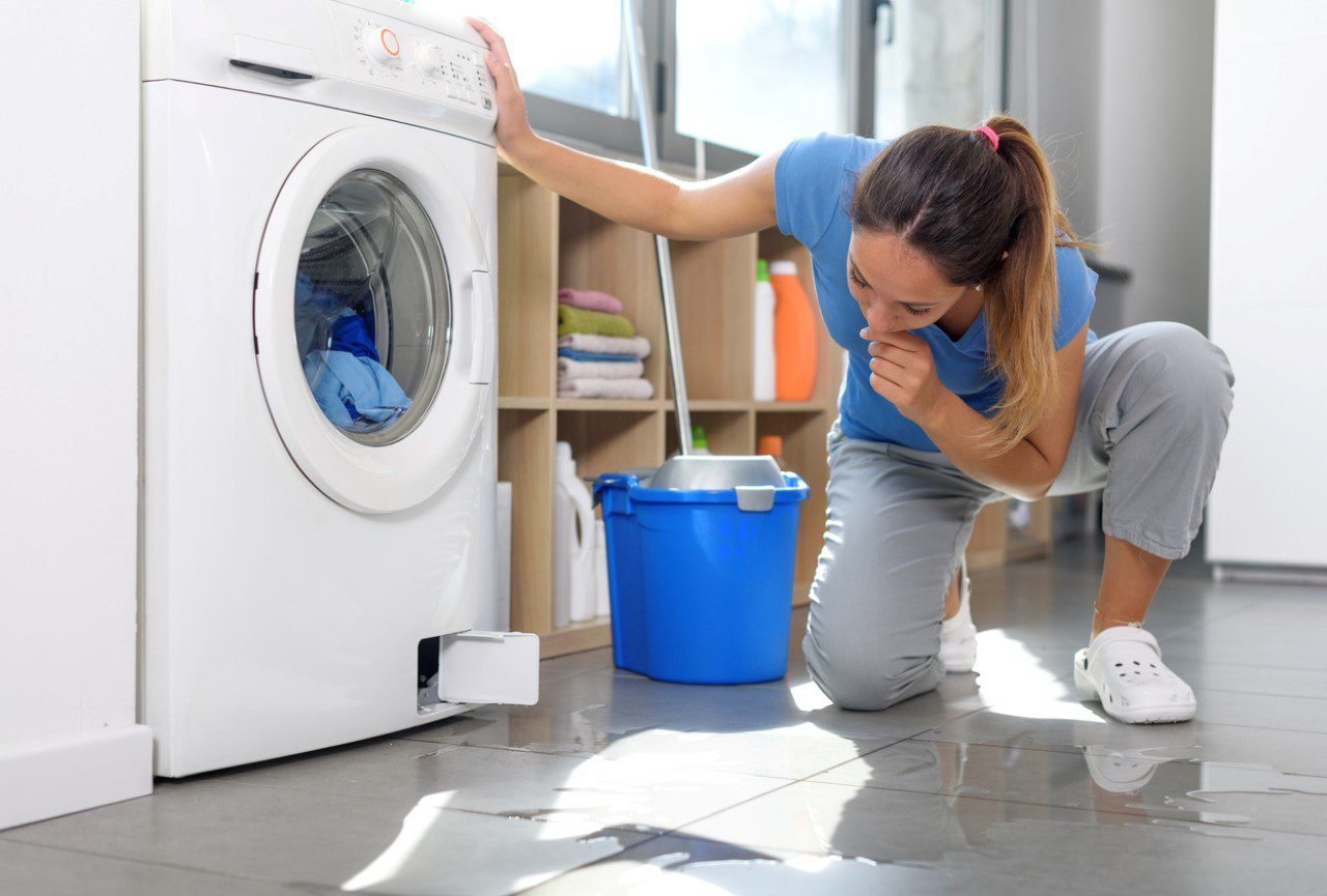 65a7b74ee0a5237efa2d0aa0_washing machine leaking from the bottom causes and solutions