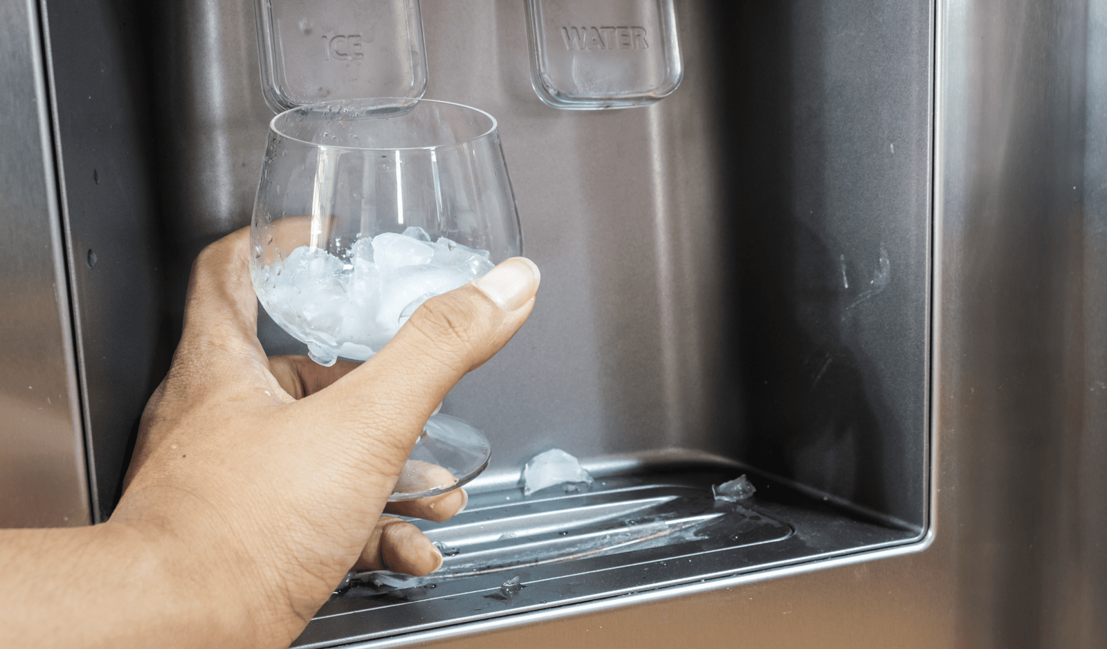 how-does-a-refrigerator-ice-maker-work