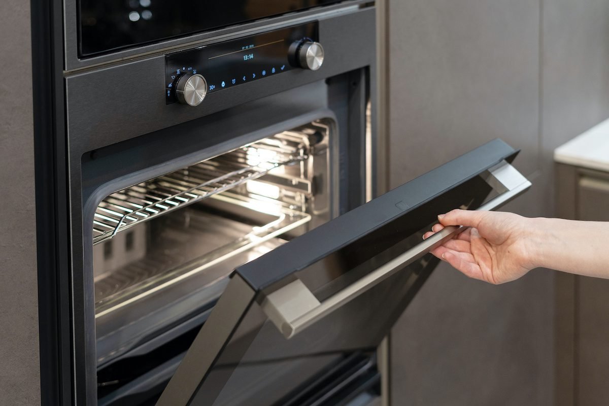 convection-oven-vs-conventional-oven-explained